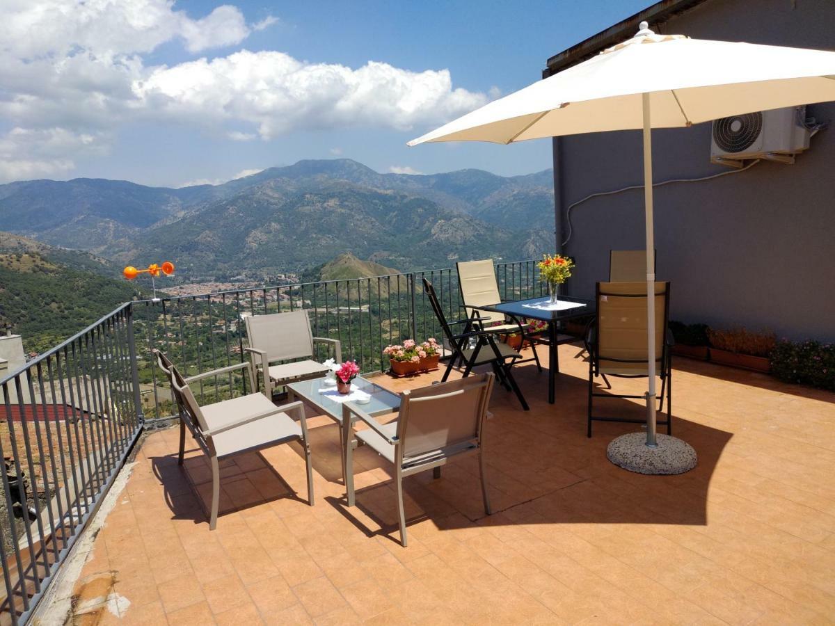 Casa Donna Franca Apartamento Castiglione De Sicilia Exterior foto